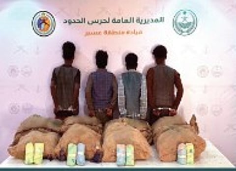 حرس الحدود بعسير يقبض على 4 إثيوبيين لتهريبهم 104 كيلو من القات المخدر