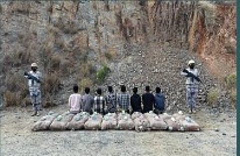 القبض على 8 إثيوبيين بجازان لتهريبهم 360 كيلوجرامات من القات المخدر