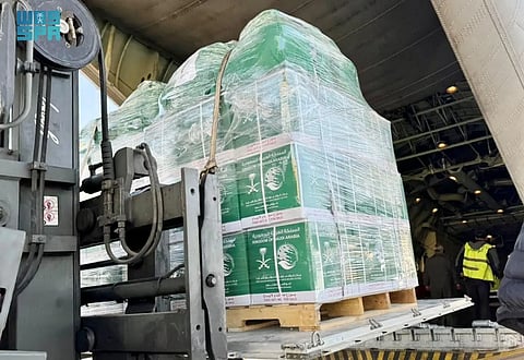 وصول الطائرة الإغاثية السعودية الـ74 لإغاثة الشعب الفلسطيني في قطاع غزة