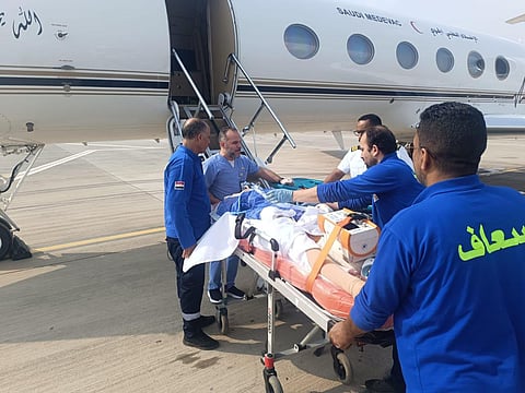 عبر طائرة الإخلاء الطبي.. نقل 3 مواطنين حالتهم الطبية حرجة من مطار القاهرة