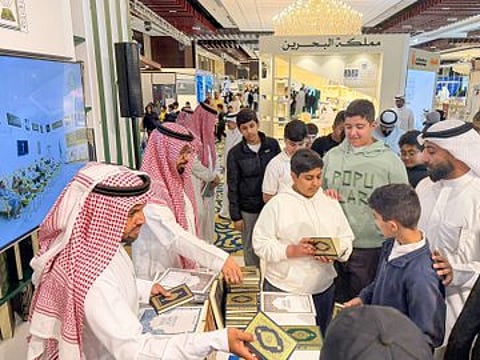«الشؤون الإسلامية» تواصل مشاركتها في معرض الكويت الدولي للكتاب وتستقبل وفودًا من طلاب المدارس