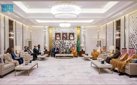 وزير الداخلية يبحث تعزيز مسارات التعاون مع نظيره الإسباني