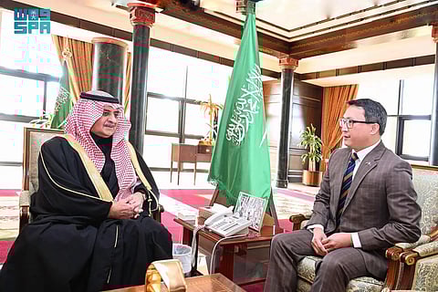 أمير تبوك يستقبل القنصل العام لجمهورية الفلبين