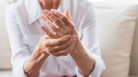 مستشفى أجياد الطوارئ يوضح عوامل الإصابة بهشاشة العظام وأعراضها