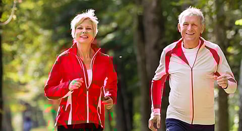 مختصة: توقف كبار السن عن الحركة يتسبب في ارتخاء العضلات