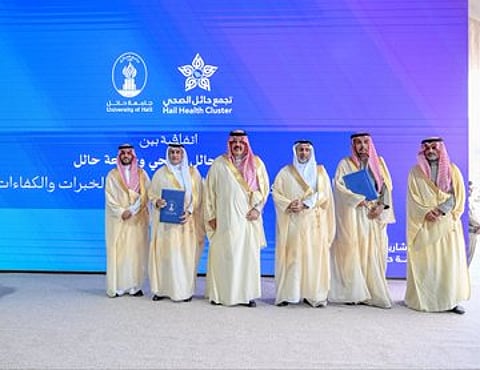 أمير حائل يشهد توقيع اتفاقيات لتعزيز التعاون في القطاع الصحي بالمنطقة