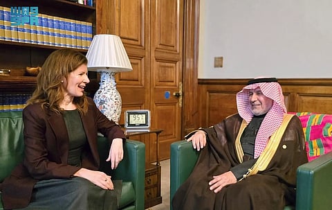 «الربيعة» يبحث سبل تعزيز الشراكة الإنسانية مع وزيرة التنمية الدولية البريطانية في لندن