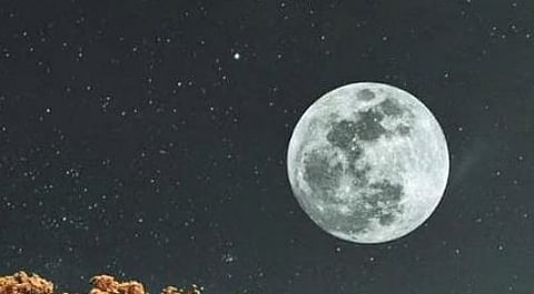 «فلكية جدة»: اليوم اكتمال القمر العملاق الأخير لعام 2025