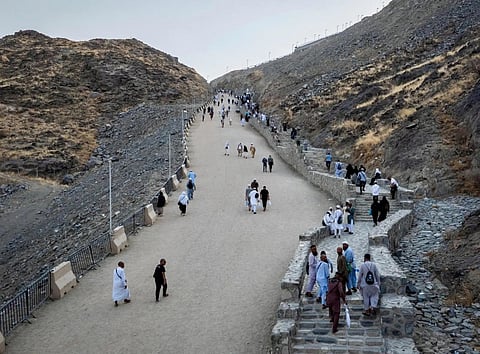 حي حراء الثقافي يعزّز التجربة السياحية بتنظيم رحلات إلى غار حراء