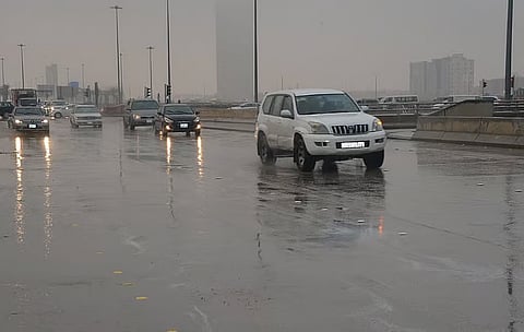 «المرور»: الإطارات السليمة تعزز السلامة في الأجواء الماطرة