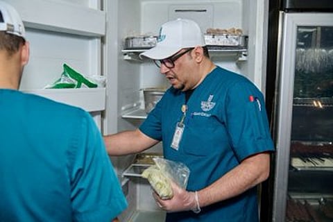 بلدية القطيف تنفّذ 1726 جولة رقابية خلال نوفمبر وتصدر أكثر من 1300 شهادة صحية