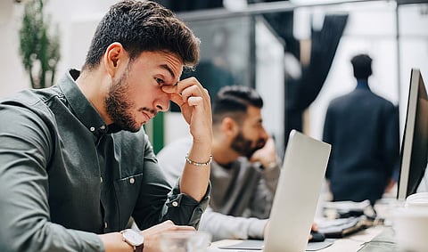 خبير يوضح سبب تفضيل جهات لتوظيف المبتعدين عن الارتباطات الاجتماعية