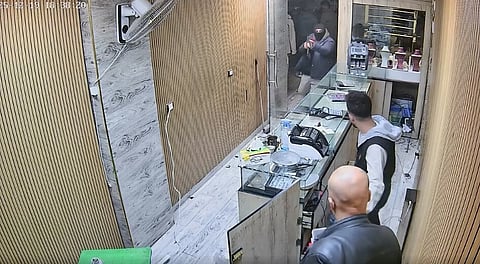 جريمة مروعة في حلب السورية.. ملثمان يقتحمان محل ذهب ويقتلان صاحبه وشقيقه