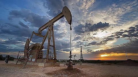 تراجع أسعار النفط مع احتمال بيع الخام الفنزويلي