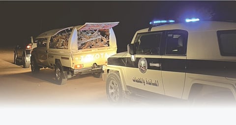 دوريات الإدارة العامة للمجاهدين بحائل تضبط مواطنًا بحوزته حطب محلي معروض للبيع