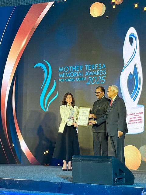 تكريم عالمي للدكتورة هبة السويدي بجائزة الأم تريزا للسلام والعدالة الاجتماعية