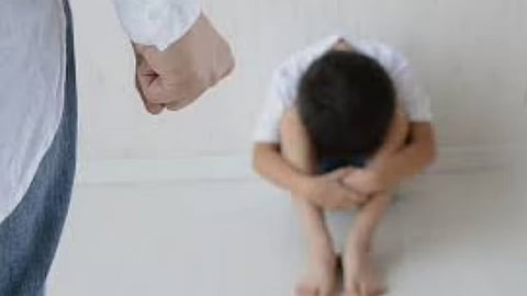 أخصائية نفسية: الصراخ والضرب من أكثر الأخطاء التربوية شيوعًا