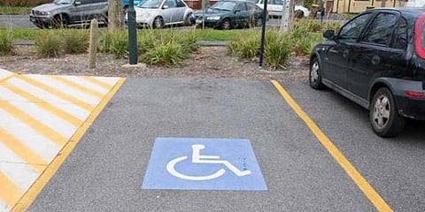 «المرور»: ضبط 2263 مركبة مخالفة متوقفة في الأماكن المخصصة للأشخاص ذوي الإعاقة