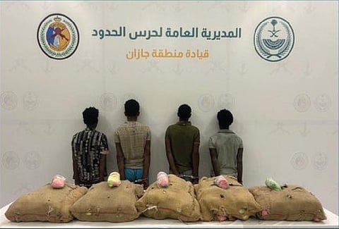 القبض على 4 إثيوبيين لتهريبهم 100 كيلوجرام من نبات القات بجازان