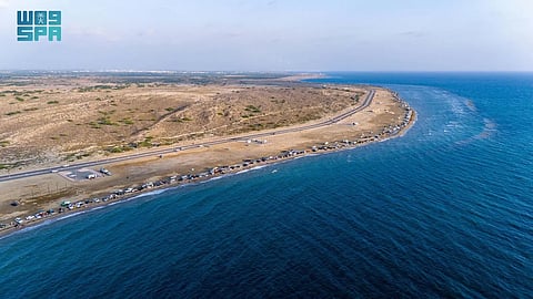 صباحات شتاء شواطئ جازان.. هدوء البحر وجاذبية المكان