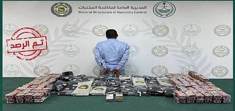 القبض على إثيوبي بالرياض لترويجه الحشيش المخدر وأقراصا خاضعة لتنظيم التداول الطبي
