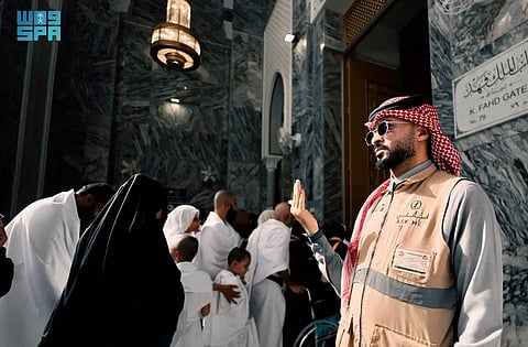 قاصدو المسجد الحرام يعيشون أجواء إيمانية وسط خدمات متكاملة