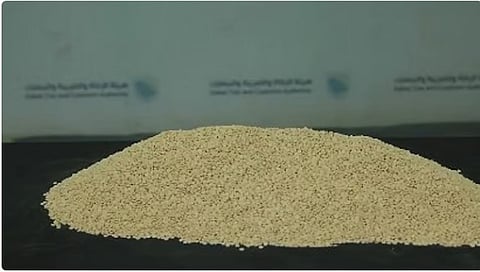 إحباط محاولة تهريب أكثر من 38 ألف حبة من الإمفيتامين المخدر بمطار الملك خالد