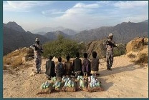 حرس الحدود بجازان يقبض على 6 يمنيين لتهريبهم 90 كيلوجراما من القات المخدر