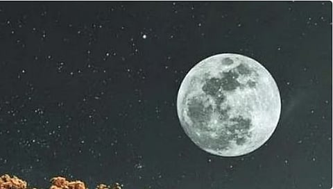 ظهور أول قمر عملاق في عام 2026 غدا السبت