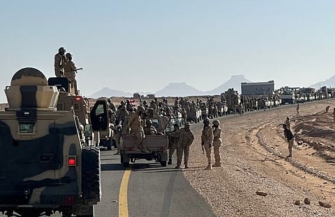 مدنيون بالمكلا يعترضون مركبات عسكرية تابعة لقوات «الانتقالي»