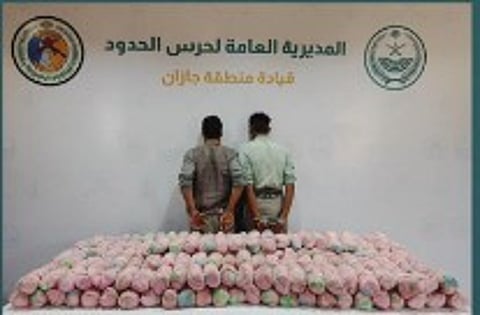 حرس الحدود بجازان يقبض على يمنيين لتهريبهما 140 كيلوجرامًا من القات المخدر