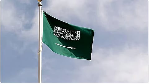 كاتب: المملكة تسعى بثقلها السياسي والعسكري والاقتصادي لتوحيد الموقف العربي