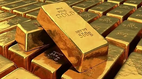 الذهب يصعد مقتربًا من ذروته بتصاعد الطلب على الملاذ الآمن