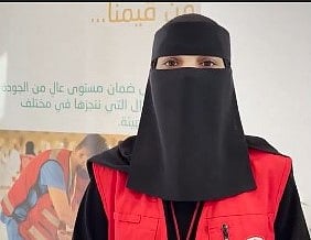 مرحلة طبية تروي تجربتها في إنقاذ حياة مسن من ذوي الإعاقة عبر الهاتف