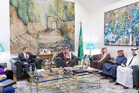 الخريجي يبحث تعزيز العلاقات مع وكيل وزارة الخارجية الأمريكية