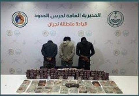 القبض على 3 إثيوبيين بنجران لتهريبهم الحشيش المخدر وأقراصا خاضعة لتنظيم التداول الطبي