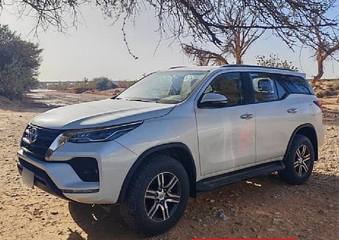 الأمن البيئي يضبط مواطنا لدخوله بمركبته في الفياض والروضات البرية في محمية الملك عبدالعزيز الملكية