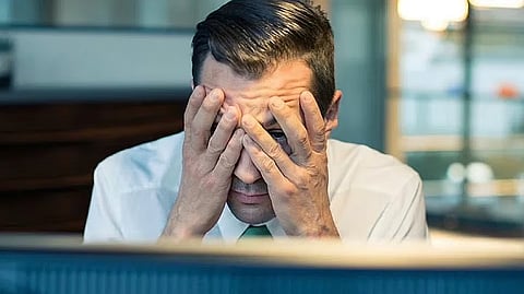 الشعور الدائم بالإرهاق والتعب.. تعرف على علامات «الاحتراق الوظيفي»