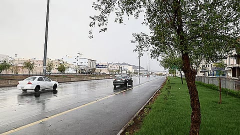 «الأرصاد» ينبّه من تقلبات جوية وأمطار متوسطة إلى غزيرة على منطقة الحدود الشمالية