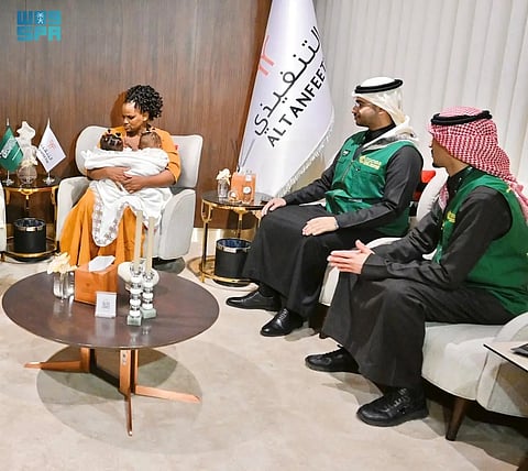 إنفاذًا لتوجيهات خادم الحرمين وولي العهد.. وصول التوأم الملتصق التنزاني «لايتيينس ولوفنس» إلى الرياض