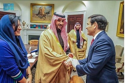 وزير الدفاع يستعرض العلاقات الإستراتيجية وآفاق الشراكة مع وزيري الخارجية والحرب الأمريكيين