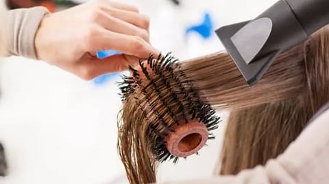 استشاري: مجفف الشعر لا يرفع الضغط