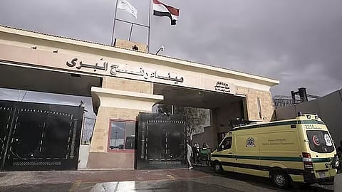 معبر رفح البري يستقبل الدفعة الثالثة من العائدين الفلسطينيين إلى قطاع غزة