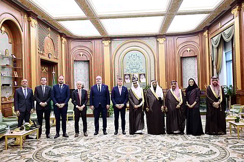 نائب رئيس مجلس الشورى يلتقي وفدًا من لجنة الشؤون الخارجية والدفاع والقوات المسلحة بـ«الشيوخ» الفرنسي