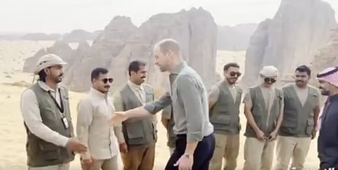 وزير الثقافة يصطحب ولي عهد بريطانيا في جولة داخل محمية شرعان الطبيعية في العلا