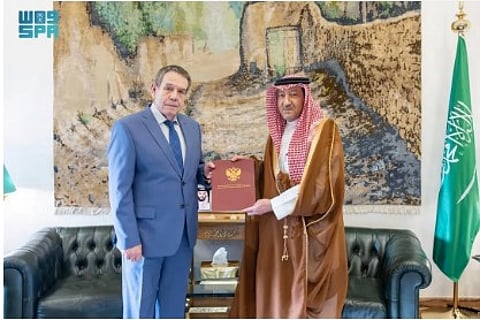 وزير الخارجية يتلقى رسالة خطية من نظيره الروسي