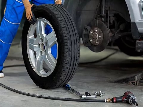 «لتبقى» تقدم عدة نصائح لترشيد استهلاك الإطارات للوقود