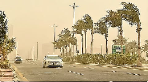 «الأرصاد»: أتربة مثارة في 3 مناطق