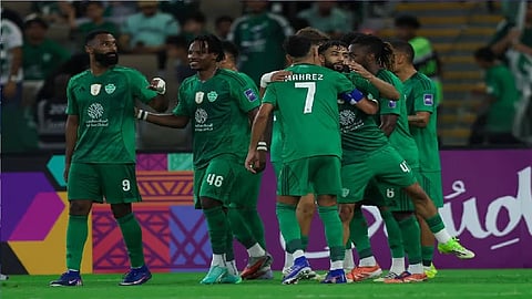 الأهلي وشباب الأهلي الإماراتي