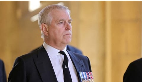 بسبب مزاعم تمرير معلومات حساسة لإبستين.. وسائل إعلام بريطانية تتحدث عن توقيف الأمير أندرو للتحقيق